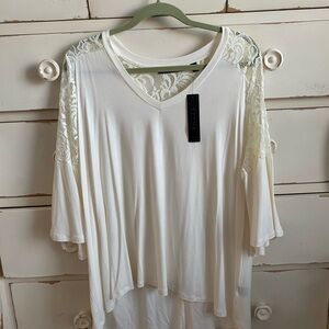 NWT Cyrus Women's Cream Lace Sleeve Blouse